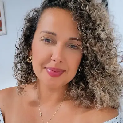 Jaqueline, 41