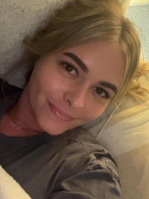 Caroline, 30