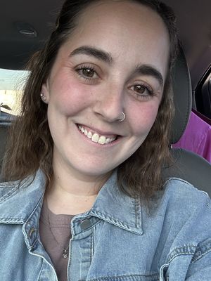 Emily, 28