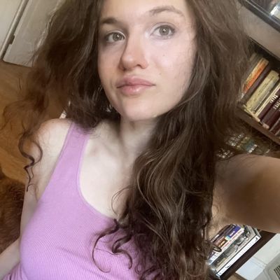 Leah, 25
