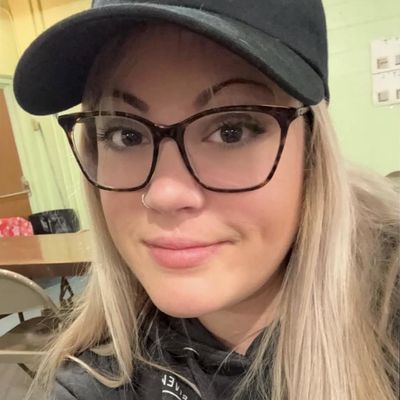 Ava, 25