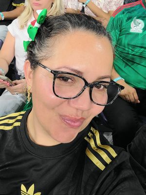 Yadira, 43