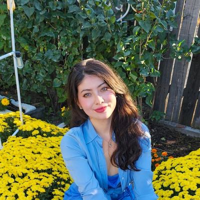 Laura, 26