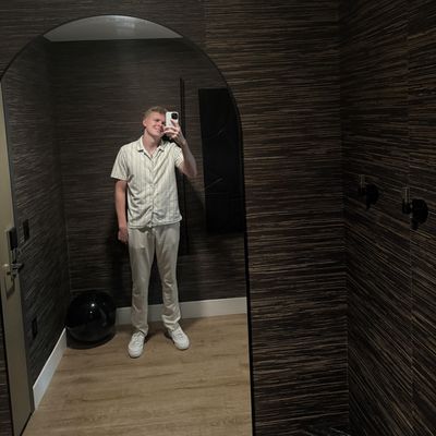 Alex, 22