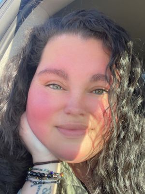 Veronica, 32