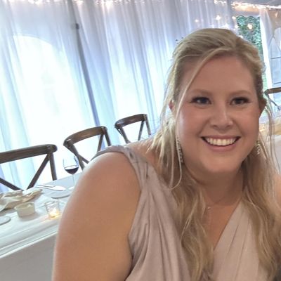 Chloe, 33