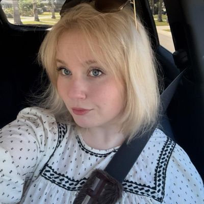 Veronica, 21