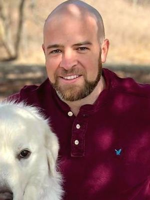 Alex, 33