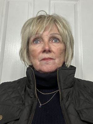 Sandra, 75
