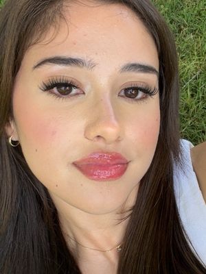 Carmen, 25