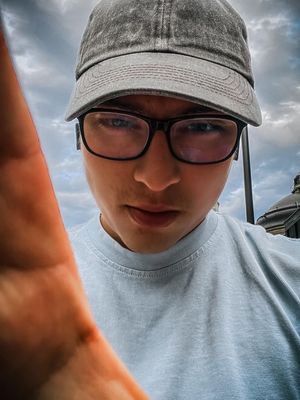 Esteban, 20