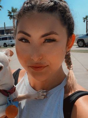 Ashley, 33