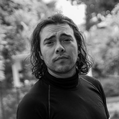 Carlos, 24