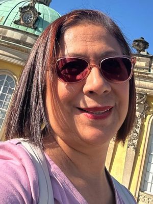Evelin, 52