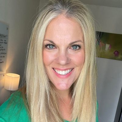 Tina, 52