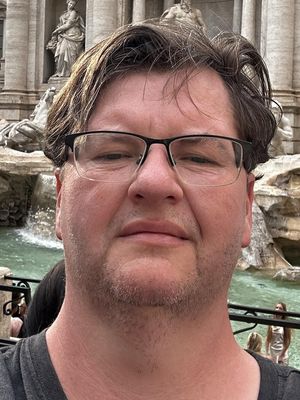 Thomas, 34