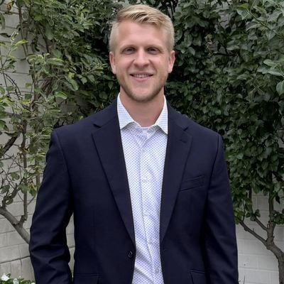 Chris, 28