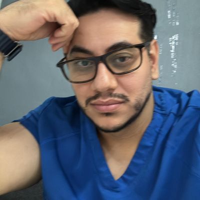 Enrique, 39