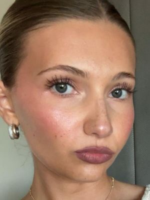 Chloe, 23