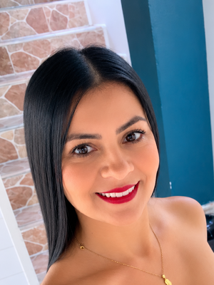 Luz Stella, 47