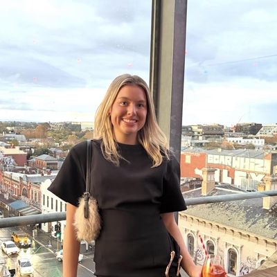Scarlett, 20