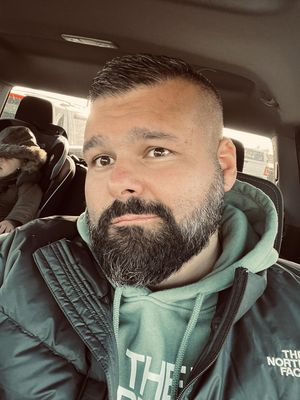 Vinnie, 42