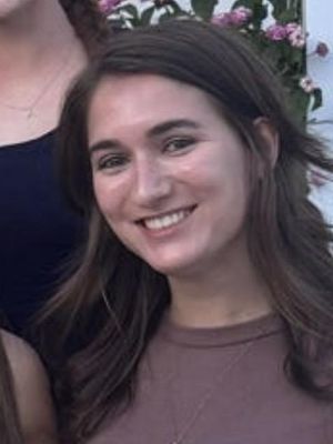 Julia, 21