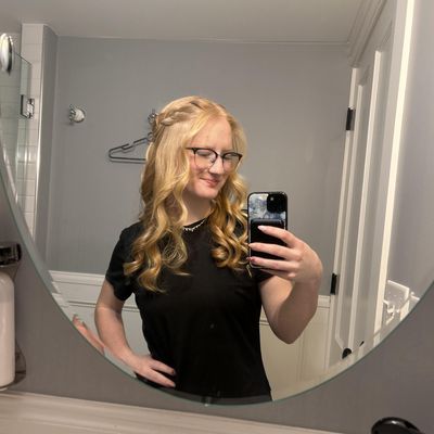 Rebecca, 19