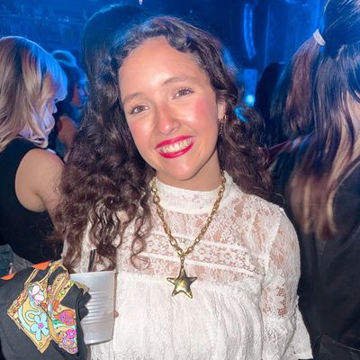 Sophie, 22