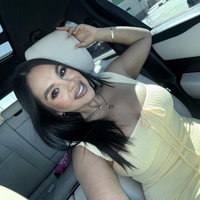 Selena, 28