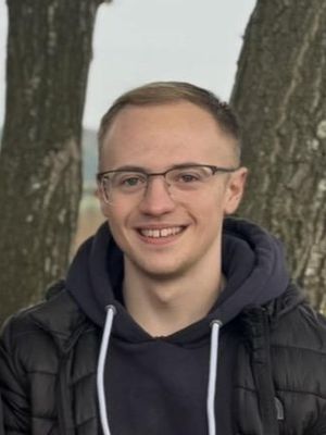 Dominik, 21