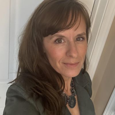 Leslie, 47