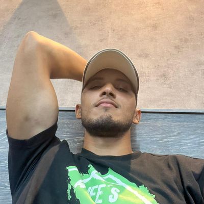 Yassir, 26