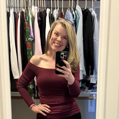 Angela, 48