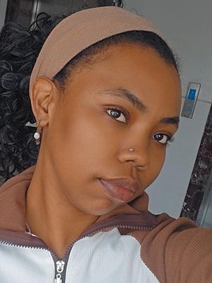 Vanessa, 28