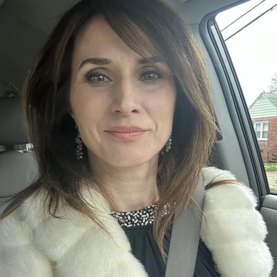 Gabrielle, 52