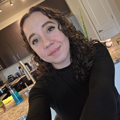 Elena, 32