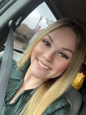 Adelina, 27