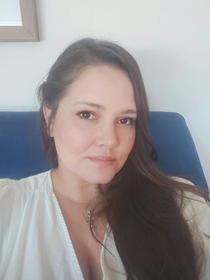 Alejandra, 38