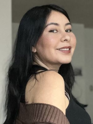Adriana, 35