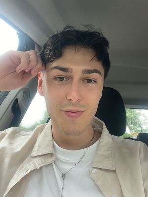 Lukas, 25