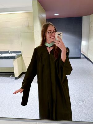 Julia, 25