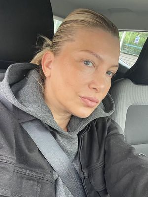 Sabrina, 53