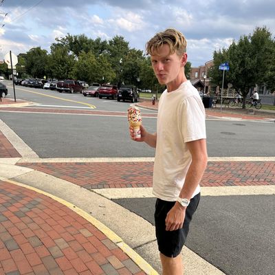 Ben, 25