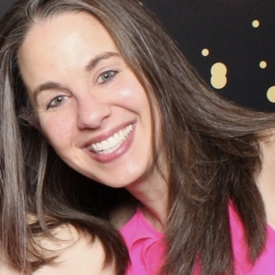 Toni, 43