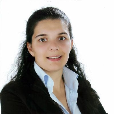 Claudia, 41