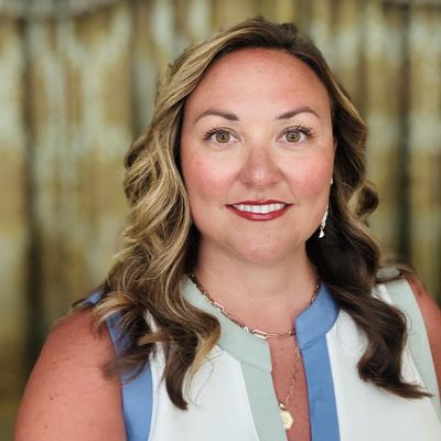 Lauren, 43