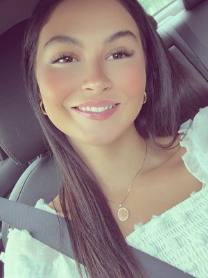 Chloe, 18