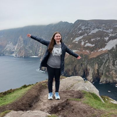 Julia, 21