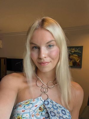 Emma, 35